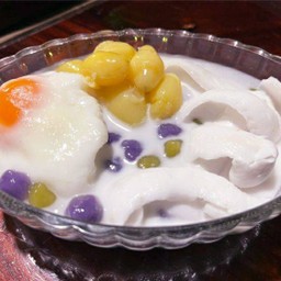 บัวลอย ไข่หวาน แปะก๊วย มะพร้าวอ่อน