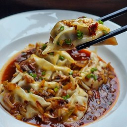 วีแกนเกี๊ยวซอสเสฉวน