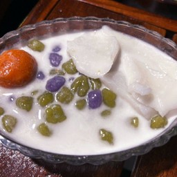 บัวลอย ไข่เค็ม มะพร้าวอ่อน