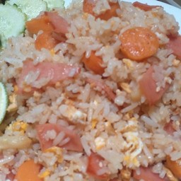 ข้าวผัดฮอทดอกแฮม