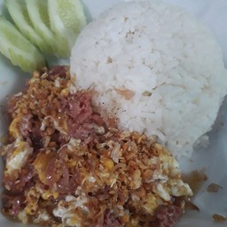 แหนมผัดไข่