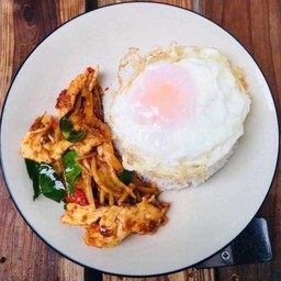 พริกแกงเนื้อหน่อไม้ดอง ไข่ดาว