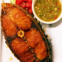 ปลากะพงชิ้นแว่นทอดน้ำปลา