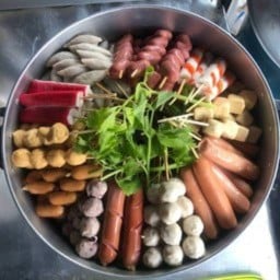 ลูกชิ้นนึ่ง ยำฟรี (เอื้ออาทรหนองสำโรง)