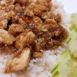 ไก่กระเทียม อิ่มอุดม