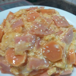 ข้าวไข่ข้นแฮมไส้กรอกชีส