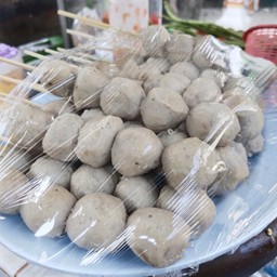 ลูกชิ้นหมูทอด