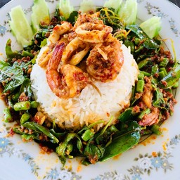 ข้าวผัดพริกแกง กุ้ง+ปลาหมึก