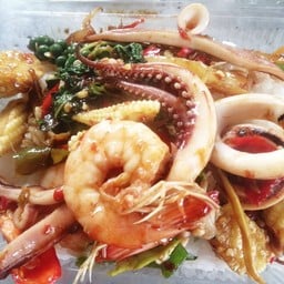 ผัดฉ่าทะเลราดข้าว