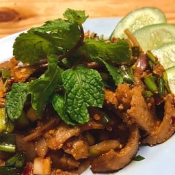 แซ่บหลาย เจ้าแม่ลาบ-ก้อย อีสาน ข้าวหน้าหมูย่างจิ้มเเจ่ว