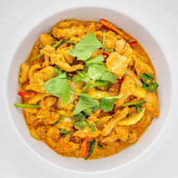 หมูชิ้นอกไก่ผัดผงกะหรี่ (กับข้าว)