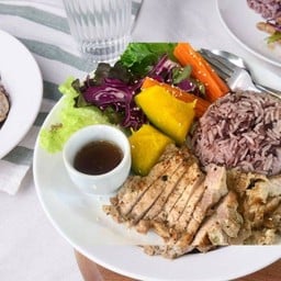 ข้าวหน้าสเต็กหมู หมักคลีน  320  kcal