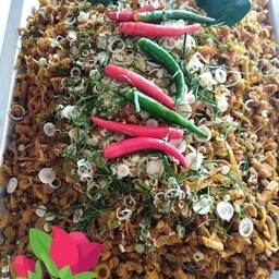 ข้าวราดคั่วกลิ้งหมู