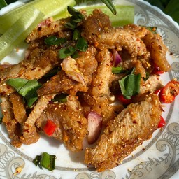 ลาบหมูทอด รสจัดจ้าน ตรงปก