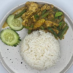 ผัดเครื่องแกง