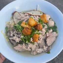 ก๋วยเตี๋ยวโบราณ - แม่ประนอม บางปู ( โครงการสี่ ซอย 5 )