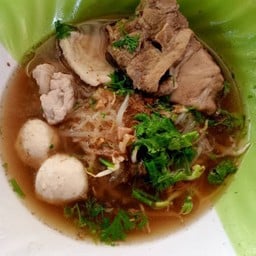 เตี๋ยวในซอย บ้านแม่โฮม ต้นเปา