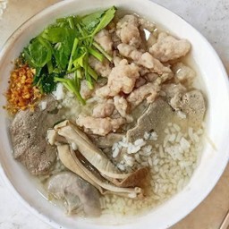 ข้าวต้มหมูเครื่องใน