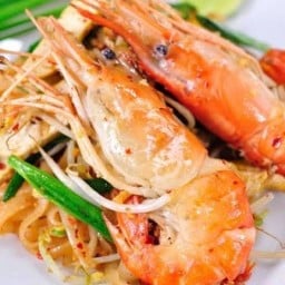 ผัดไท กุ้งสด ห่อไข่ ผัดไทป่ะ  เจ้าเก่า