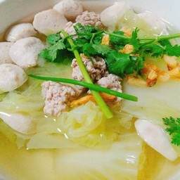 แกงจืดผักกาดขาวใส่ลูกชิ้นหมู+หมูสับ