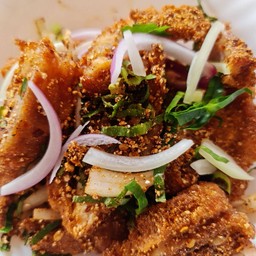 สะโพกไก่กรอบน้ำตก