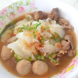 ร้านก๋วยเตี๋ยวลุงลี สาขา 2 ปตท. วังน้อย หจก.พิภัทรพล ปิโตรเลียม