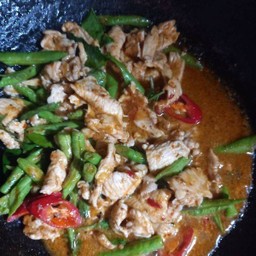 ผัดพริกแกง