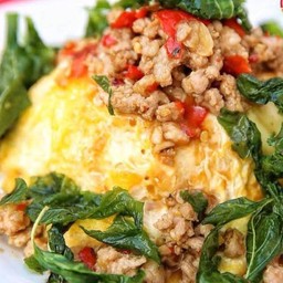 ข้าวไข่ข้นกระเพราหมูสับ  ไข่ 2 ใบ