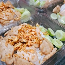 ครัวคุณนายเกษรXเปี๊ยะไส้ทะลักอร่อยซ.8 เมืองชลบุรี