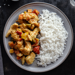 ข้าวอกไก่ผัดกระเทียมพริกไทยดำ