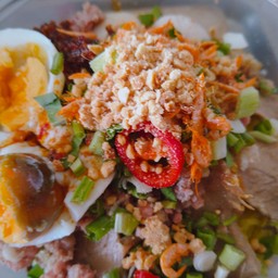 บะหมี่เกี๊ยวแห้งไข่เค็มหมูรวมเครื่องแน่นๆ