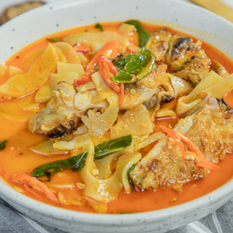 แกงเผ็ดไก่หน่อไม้สด