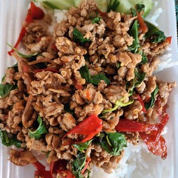 กะเพาหมูสับราดข้าว