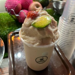 อโวคาโด้สตอเบอรี่ปั่น