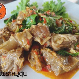 กระเพราหมูตุ๋น (กับข้าว)