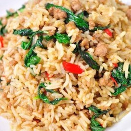 ข้าวคลุกกะเพราหมูสับ