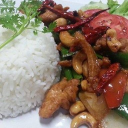 ข้าวไก่ผัดเม็ดมะม่วง