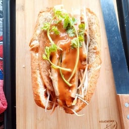 ข้าวจี่ปาเต้ & พิซซ่าเวียดนาม By เจ๋ง