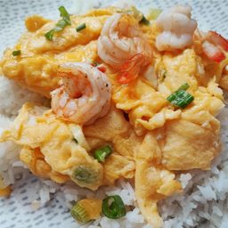 ข้าวไข่เจียวกุ้งต้นหอม