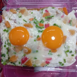 ข้าวไข่ทรงเครื่องหน้าปูอัดฮอทดอก