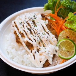 ข้าวไก่ทอด ซอสซาวครีม