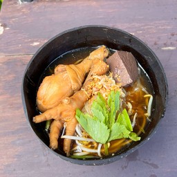 ก๋วยเตี๋ยวไก่ตุ๋น
