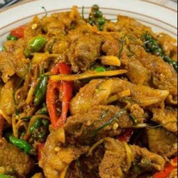 เครืองแกงเนื้อราดข้าว