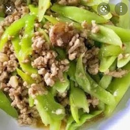 ผัดพริกหยวกหมูสับราดข้าวไข่ดาวพิเศษ