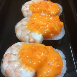 ซูชิหน้ากุ้งไข่ลาวา