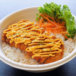 ข้าวไก่ทอด ซอสพิซซ่า & ชีสสส