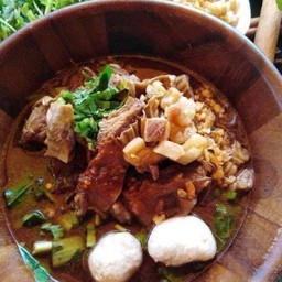 ก๋วยเตี๋ยวเรือรวมหมู สด ตับ ตุ๋น