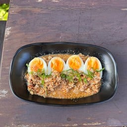 ยำไข่มะตูมหมูสับ