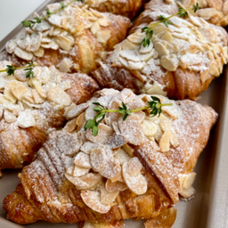 Almond croissant ครัวซองต์อัลมอนด์