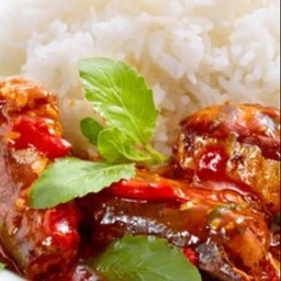 กะเพราปลากระป๋องราดข้าว